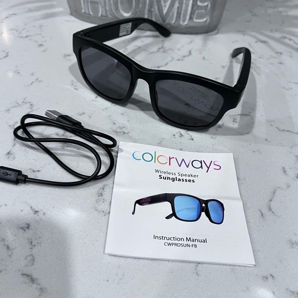 NWOT - Unisex Black Wireless Speaker Sunglasses